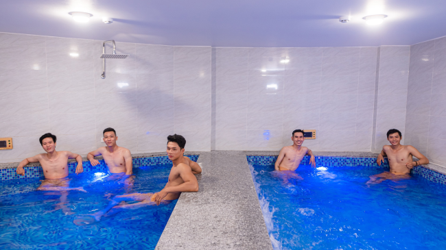 Bể sục n&oacute;ng lạnh