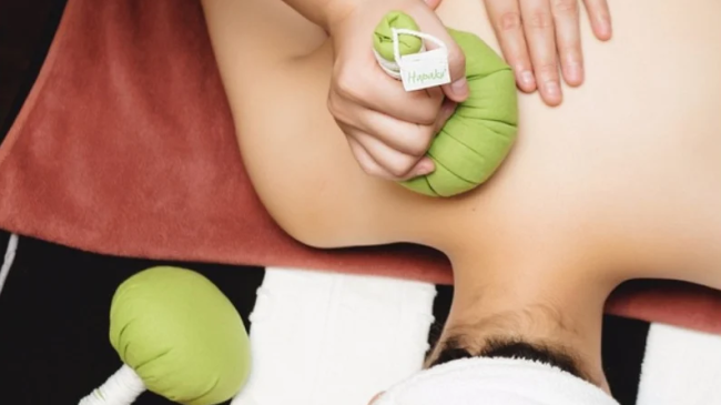 Trị liệu b&oacute;ng thảo dược