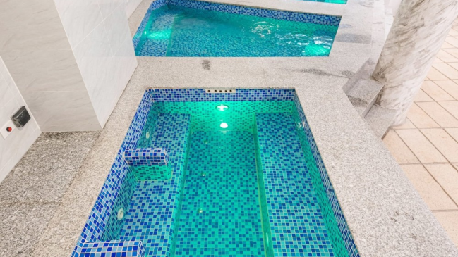 Bể sục n&oacute;ng lạnh