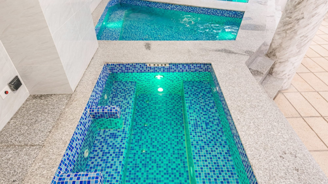Bể sục n&oacute;ng lạnh