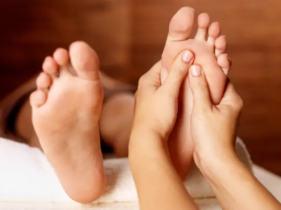 Trị liệu thư gi&atilde;n đ&ocirc;i ch&acirc;n