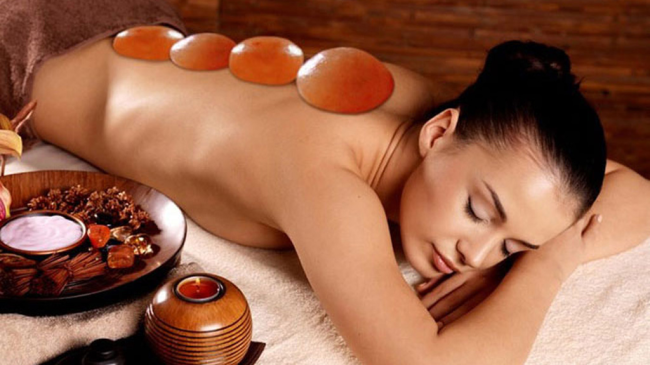 Massage đ&aacute; muối Himalaya
